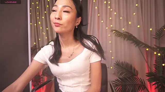 Snapshot of 1reisatumi_ chatting on 12/21/25, 01:29 1reisatumi online show from 12/21/25, 01:29