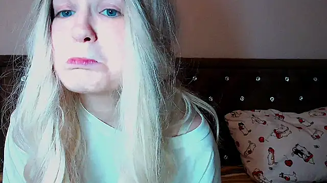 Snapshot of Sara4uu chatting on 10/07/25, 12:08 Sara4uu online show from 10/07/25, 12:08