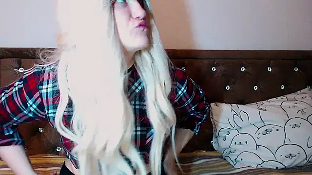 Snapshot of Sara4uu chatting on 11/30/25, 12:36 Sara4uu online show from 11/30/25, 12:36