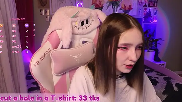 Snapshot of Evie_Ro chatting on 04/12/26, 10:48 Evie Ro online show from 04/12/26, 10:48