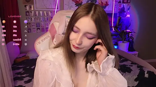 Snapshot of Evie_Ro chatting on 05/02/26, 01:32 Evie Ro online show from 05/02/26, 01:32