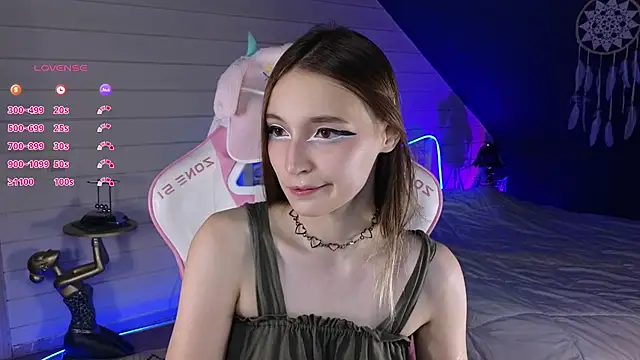 Snapshot of Evie_Ro chatting on 07/22/26, 10:34 Evie Ro online show from 07/22/26, 10:34
