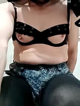 Snapshot of JOHANNA9MOI02 chatting on 12/21/25, 07:21 JOHANNA9MOI02 online show from 12/21/25, 07:21