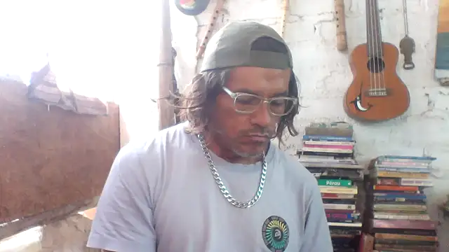 Snapshot of kvr27 chatting on 04/24/26, 01:02 kvr27 online show from 04/24/26, 01:02