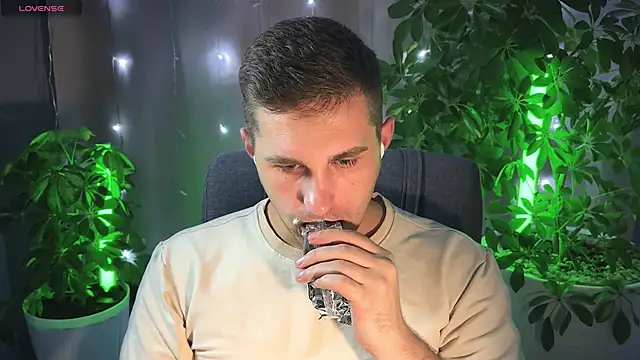 Sweeet  boy online show from 02/21/25, 03:32