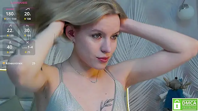 Snapshot of AmaliaBell chatting on 12/25/24, 01:09 AmaliaBell online show from 12/25/24, 01:09