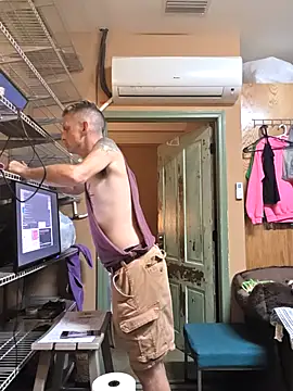 Snapshot of leahcimnikral chatting on 09/19/25, 01:29 leahcimnikral online show from 09/19/25, 01:29