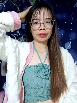 Snapshot of __Mai-love19__ chatting on 12/13/25, 10:04 Mai-love19 online show from 12/13/25, 10:04