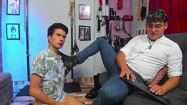 Snapshot of dom2travelersss chatting on 02/21/25, 02:38 dom2travelersss online show from 02/21/25, 02:38