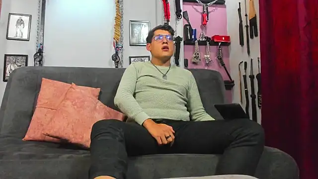 Snapshot of dom2travelersss chatting on 03/08/25, 06:26 dom2travelersss online show from 03/08/25, 06:26