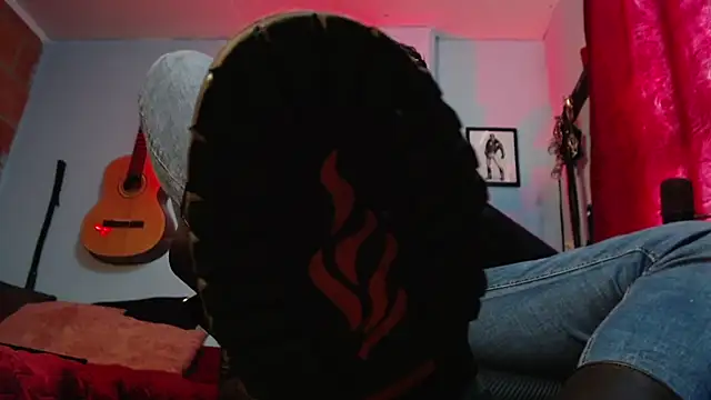 Snapshot of dom2travelersss chatting on 09/18/25, 09:06 dom2travelersss online show from 09/18/25, 09:06