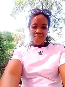 Snapshot of BabySweetDee chatting on 12/15/24, 01:00 BabySweetDee online show from 12/15/24, 01:00