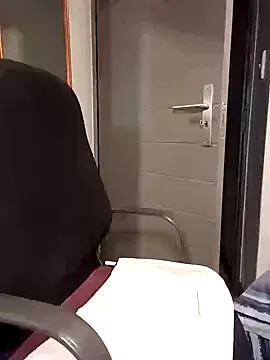 Snapshot of BabySweetDee chatting on 02/04/25, 02:17 BabySweetDee online show from 02/04/25, 02:17