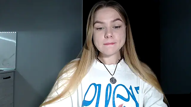 Snapshot of Sunbeam_ chatting on 04/19/26, 08:00 Sunbeam online show from 04/19/26, 08:00