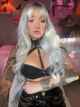 Snapshot of DaniDusan_ chatting on 10/27/25, 10:03 DaniDusan  online show from 10/27/25, 10:03