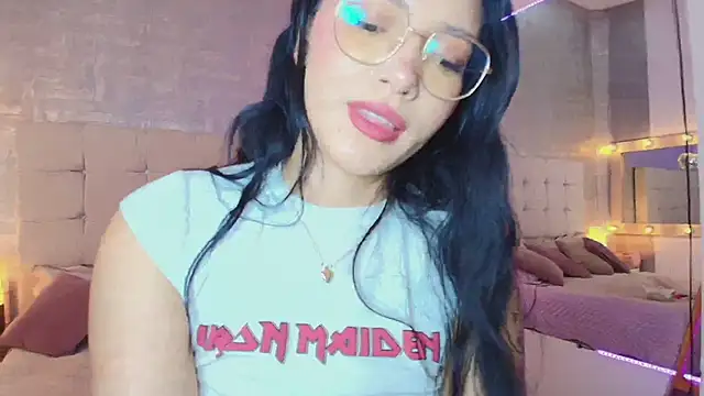 Snapshot of Baby_Venuss chatting on 03/03/25, 10:06 Baby Venuss online show from 03/03/25, 10:06