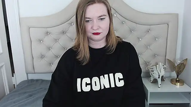 LaraDream online show from 01/14/25, 10:23