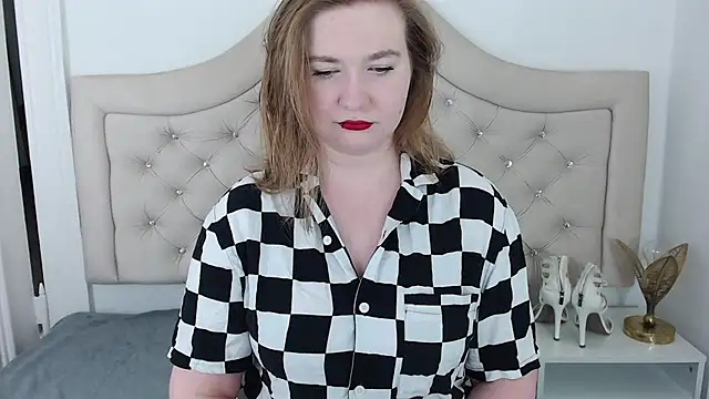 LaraDream online show from 01/30/25, 09:36