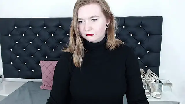 LaraDream online show from 02/13/25, 01:29