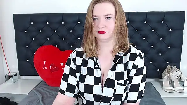 LaraDream online show from 02/14/25, 07:02