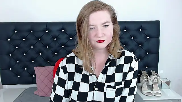 LaraDream online show from 02/17/25, 07:10