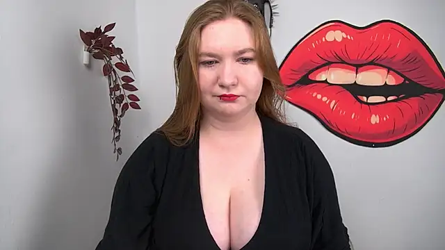 Snapshot of LaraDream chatting on 04/18/26, 01:37 LaraDream online show from 04/18/26, 01:37