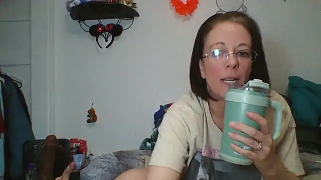 Snapshot of PartyPawgGirl420 chatting on 03/02/25, 05:33 PartyPawgGirl420 online show from 03/02/25, 05:33