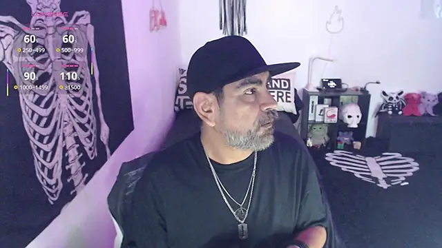 soyelcarlitos  online show from 06/09/26, 05:24