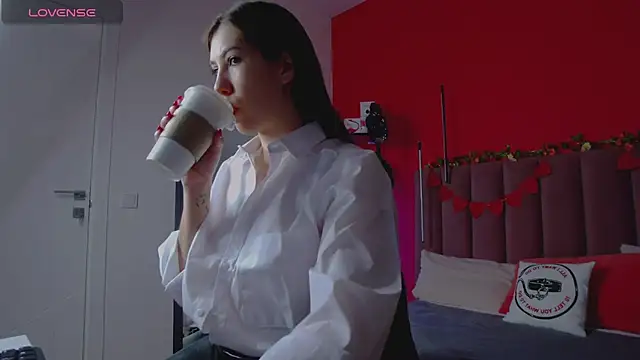 Snapshot of SweetySonya chatting on 02/06/25, 01:38 SweetySonya online show from 02/06/25, 01:38