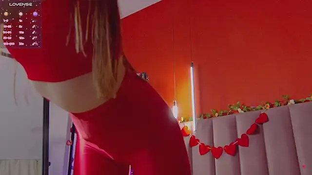 Snapshot of SweetySonya chatting on 02/11/25, 04:44 SweetySonya online show from 02/11/25, 04:44