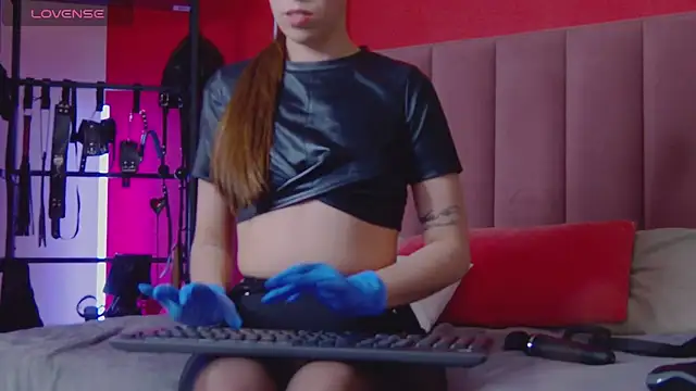 Snapshot of SweetySonya chatting on 03/12/25, 07:46 SweetySonya online show from 03/12/25, 07:46