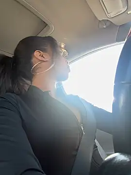 Snapshot of mismialove chatting on 03/27/26, 03:23 mismialove online show from 03/27/26, 03:23