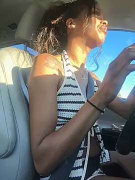 Snapshot of mismialove chatting on 04/15/26, 01:01 mismialove online show from 04/15/26, 01:01