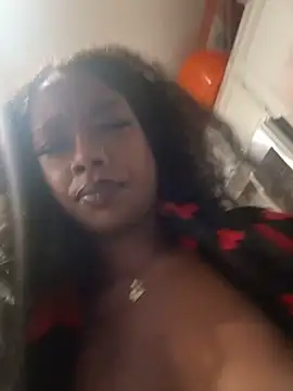 Snapshot of mismialove chatting on 04/18/26, 09:02 mismialove online show from 04/18/26, 09:02