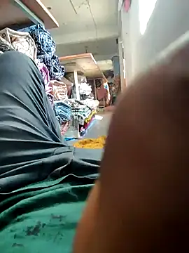 Snapshot of Kolkata___Boy chatting on 12/16/24, 09:14 Kolkata Boy online show from 12/16/24, 09:14