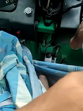 Snapshot of Kolkata___Boy chatting on 12/19/24, 02:01 Kolkata Boy online show from 12/19/24, 02:01