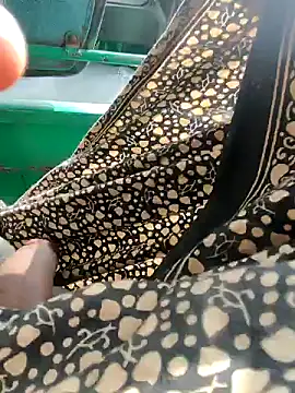 Snapshot of Kolkata___Boy chatting on 01/05/25, 04:04 Kolkata Boy online show from 01/05/25, 04:04